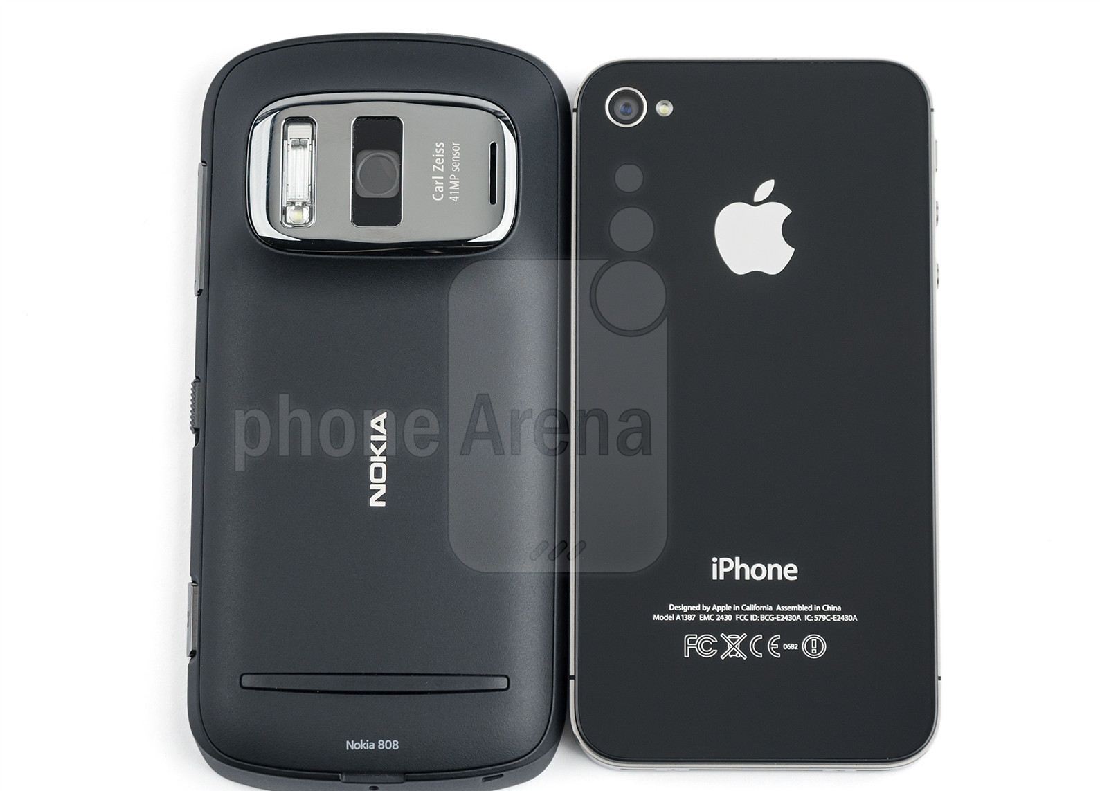 1341762940_nokia-808-pureview-vs-apple-iphone-4s-02.jpg