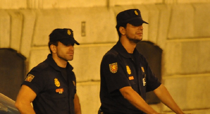 1330158129_spanish-police-attacked-by-anonymous-after-the-arrest-of-six.jpg