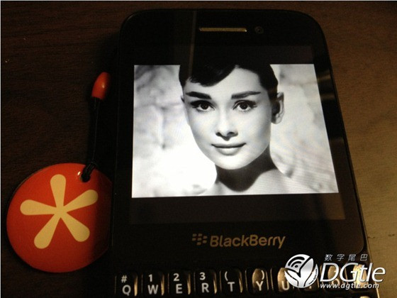 1367748577_blackberry-r10-smartphone-02.jpg