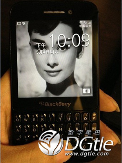 1367748602_blackberry-r10-smartphone-04.jpg